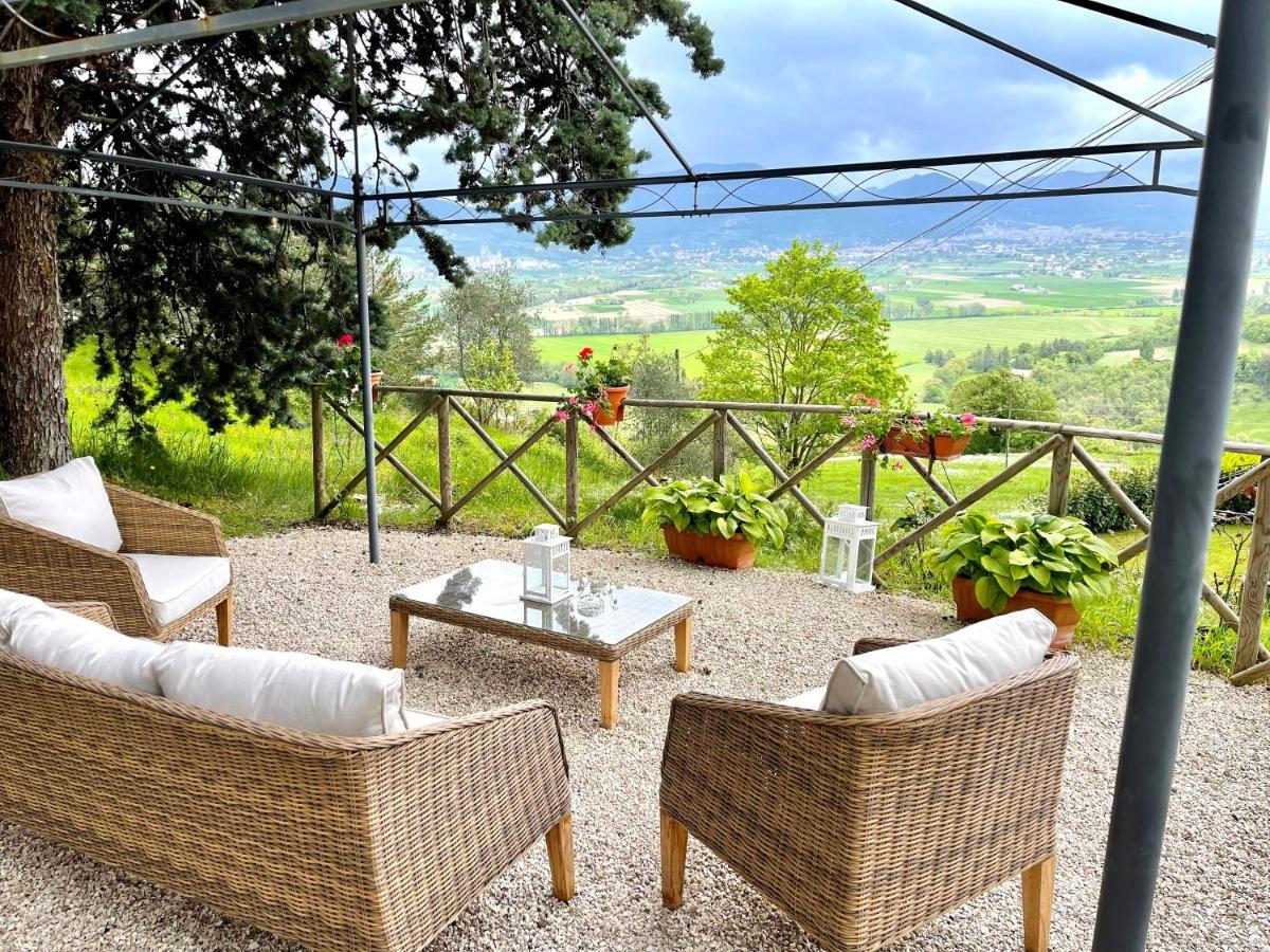 La Panoramica Gubbio - Maison De Charme - Casette E Appartamenti Self Catering Per Vacanze Meravigliose! Eksteriør bilde