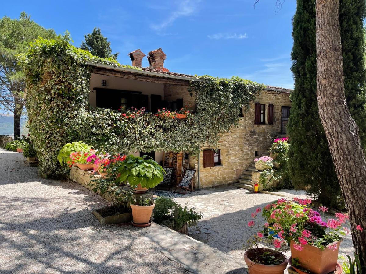 La Panoramica Gubbio - Maison De Charme - Casette E Appartamenti Self Catering Per Vacanze Meravigliose! Eksteriør bilde