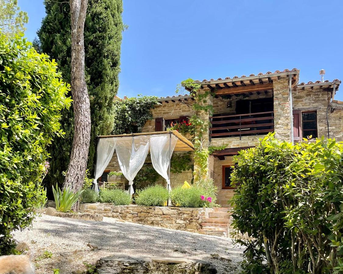 La Panoramica Gubbio - Maison De Charme - Casette E Appartamenti Self Catering Per Vacanze Meravigliose! Eksteriør bilde