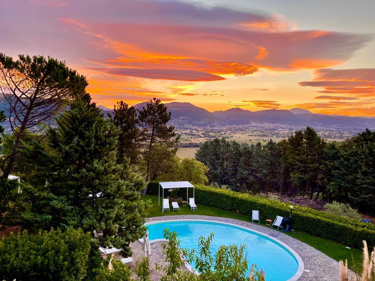 La Panoramica Gubbio - Maison De Charme - Casette E Appartamenti Self Catering Per Vacanze Meravigliose! Eksteriør bilde