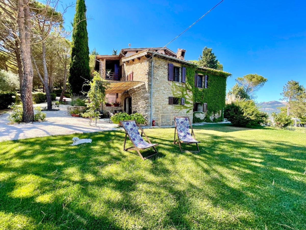 La Panoramica Gubbio - Maison De Charme - Casette E Appartamenti Self Catering Per Vacanze Meravigliose! Eksteriør bilde
