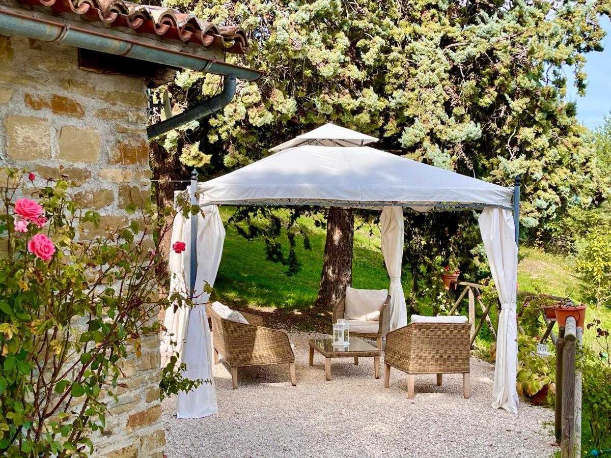 La Panoramica Gubbio - Maison De Charme - Casette E Appartamenti Self Catering Per Vacanze Meravigliose! Eksteriør bilde
