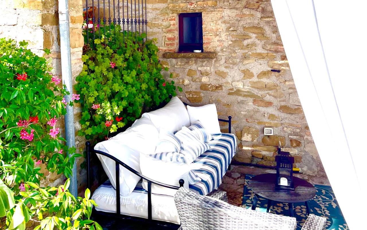 La Panoramica Gubbio - Maison De Charme - Casette E Appartamenti Self Catering Per Vacanze Meravigliose! Eksteriør bilde
